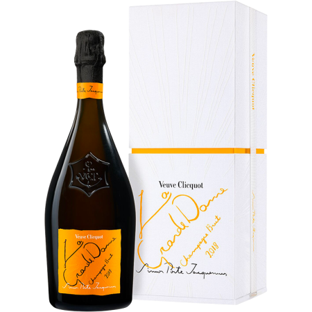 Veuve Clicquot - La Grande Dame 2018 par Simon Porte Jacquemus - Mit Etui Veuve Clicquot - La Grande Dame 2018 par Simon Porte Jacquemus - Mit Etui