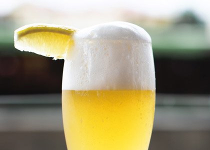 Weizen gefällig? Bestellen Sie Weißbier beim Weinversand Vinatis.