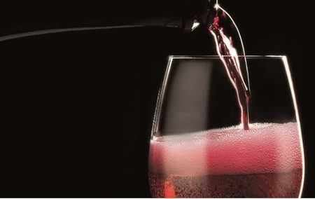 Lambrusco, der Rotwein der schäumt feiert sein Comeback.