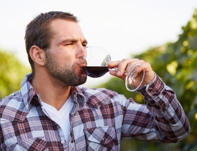 Bordeaux Wein schmeichelt mit seiner Qualität jeden Weinkenner Gaumen.